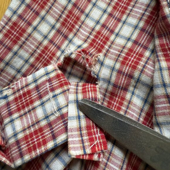 Vintage GANT Size L Red Plaid Tailored Roll Tab Long Sleeve Button Down Shirt - Picture 11 of 15